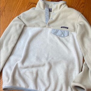 Patagonia synchilla sweater in white and beige!